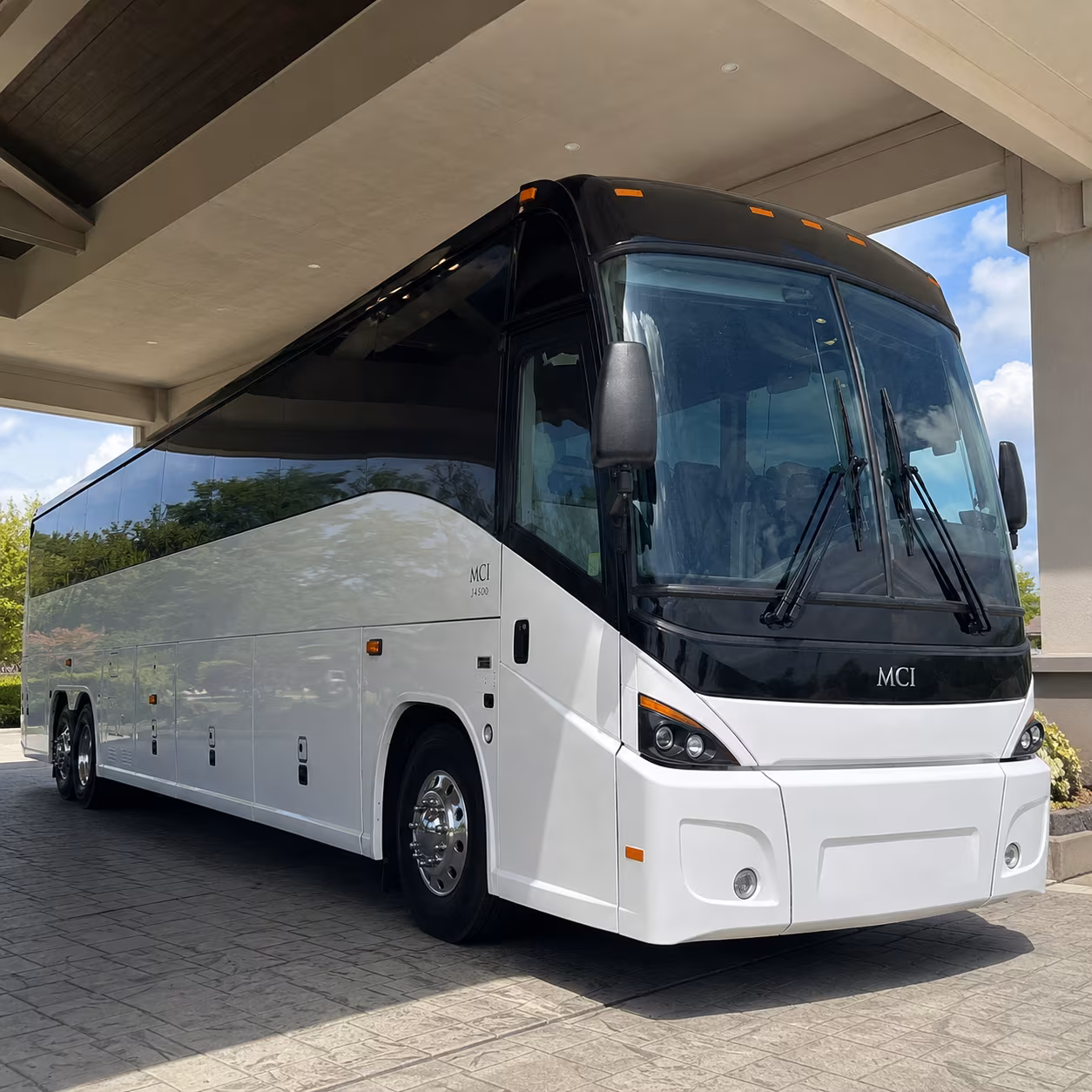 daily commuter shuttle buses along i 75 and pines boulevard